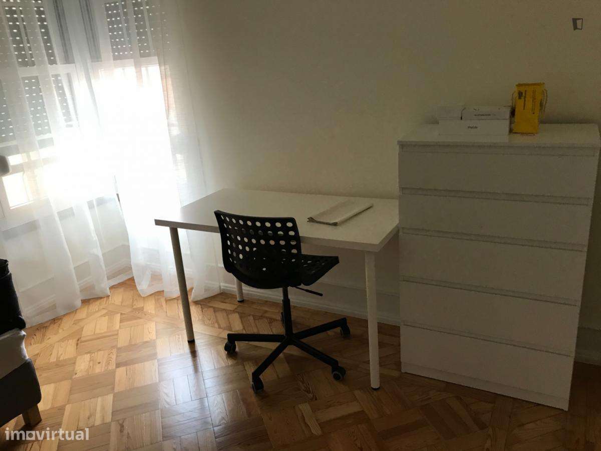 Quarto - localizado em Alameda Lisbon - Grande imagem: 4/10