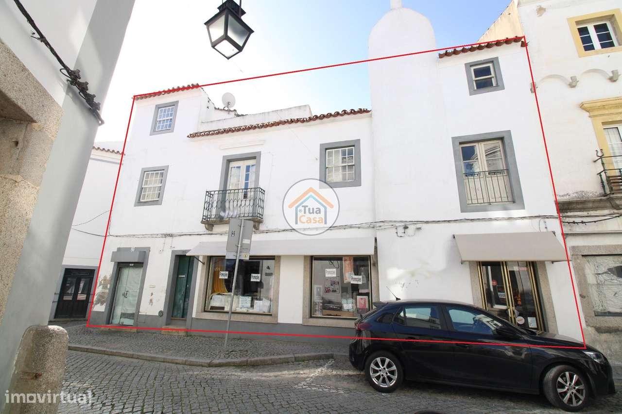 Prédio Centro Histórico de Évora na Rua de Aviz com 2 moradias T2 e 2 - Grande imagem: 1/34