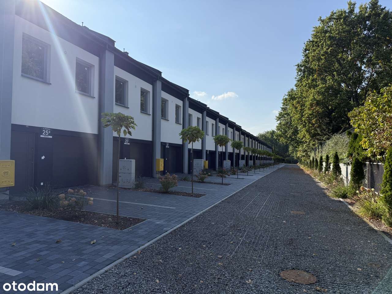 Osiedle w samym sercu Kobyłki.  Segmenty 96m2+49m2. 900m od PKP-0