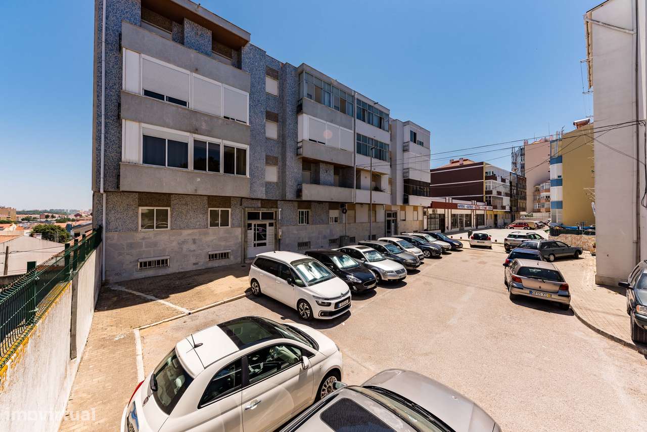T2 com excelente área e varandas-22