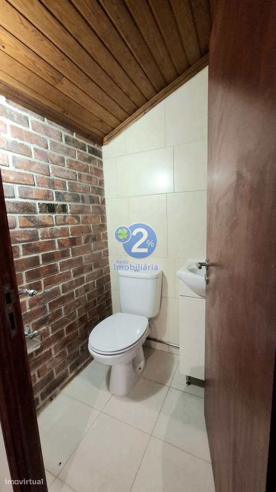 Apartamento T5 Duplex com Logradouro - Pousos-53