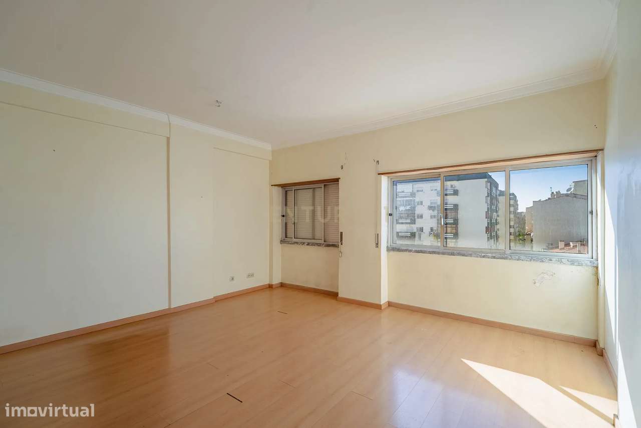 Apartamento T2 em Amora, Seixal - Oportunidade Única! - Grande imagem: 4/28
