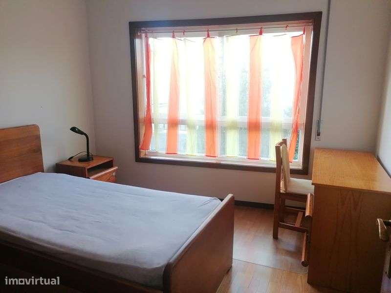 Moradia T5 com 4 WC, Garagem, Jardim, Terraço e Clarabóia - Grande imagem: 5/12