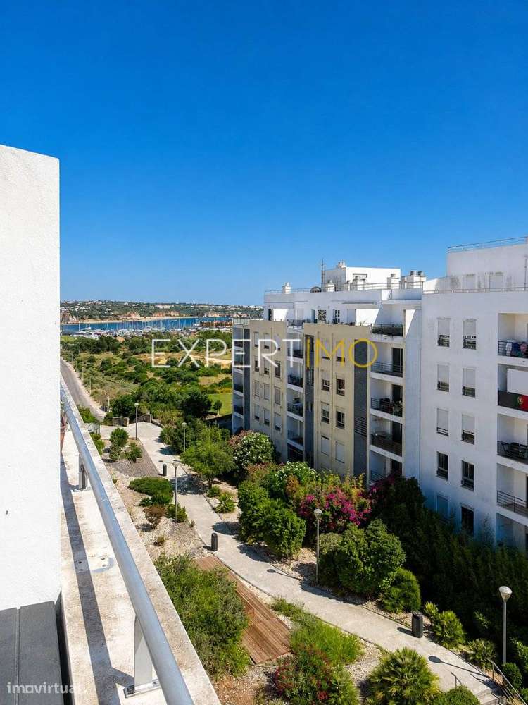 T1 Renovado com Terraço Privado perto da Marina de Portimão-15