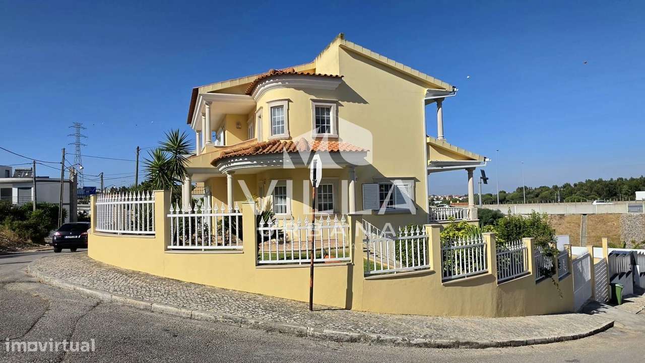 Moradia Isolada T4 com Cave, Sub-cave e Jardim | Charneca da Caparica-53
