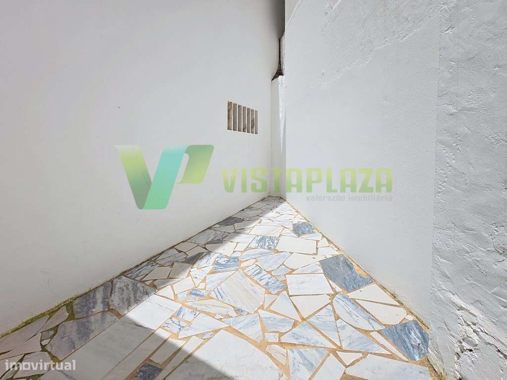 Garagem com Potencial para transformar Loft no Centro de Portimão - Grande imagem: 5/23