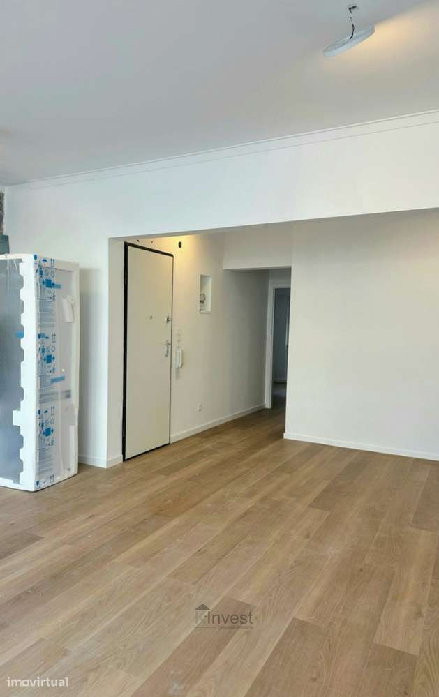 T2 Renovado com Terraço no Centro de Algés-4