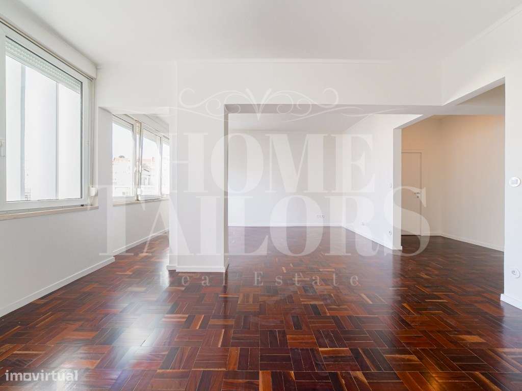 T4 DUPLEX RENOVADO | SALA de 40 m² | GARAGEM | Lapa / Campo de Ourique - Grande imagem: 2/15