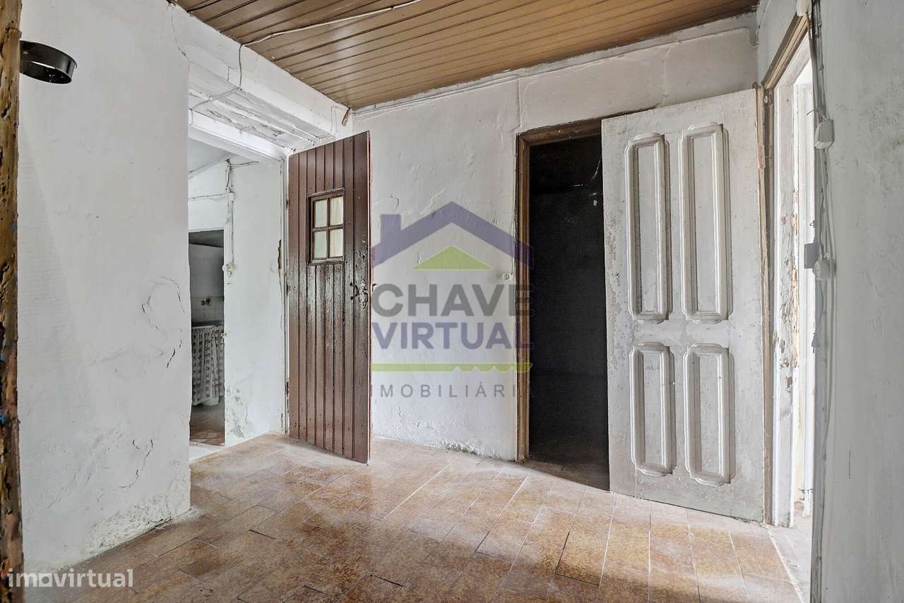 Moradia V2 com Terreno e Anexos - Bombarral - Delgada-8