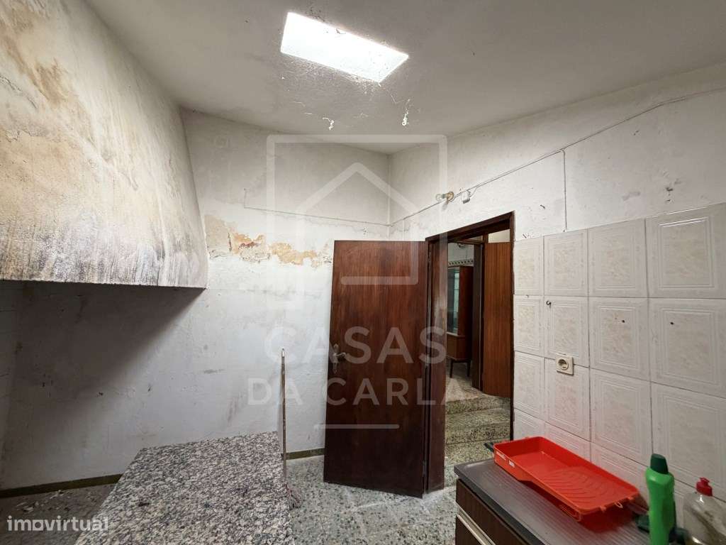 Moradia com espaço comercial com 657m2 em Albergaria dos Fusos-16