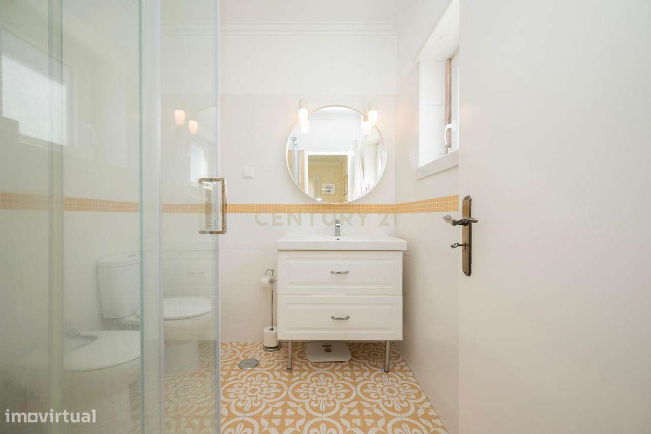 Moradia remodelada de 6 assoalhadas Exclusiva no Estoril-22