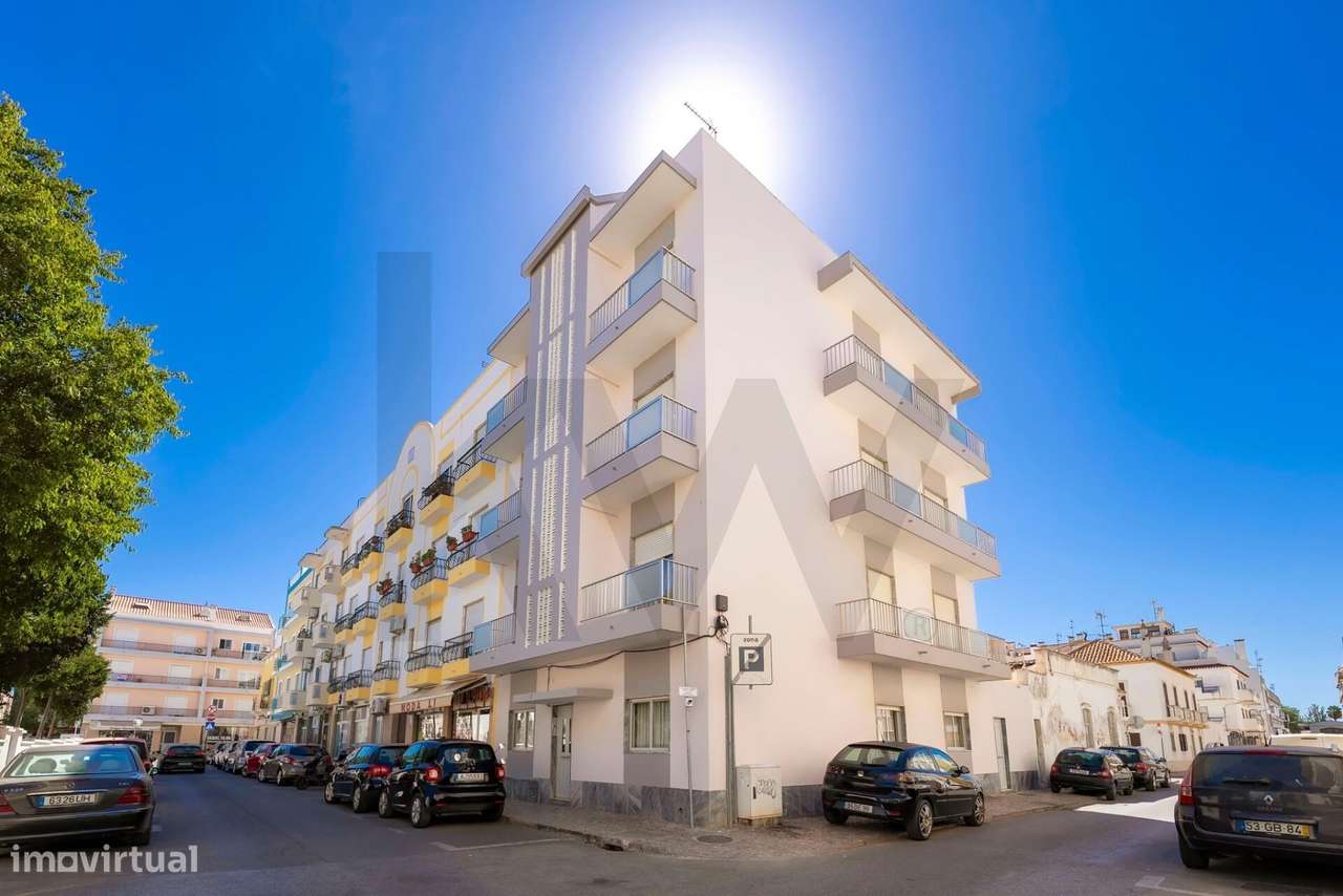 Apartamento T3 com espaço exterior no centro de Vila Real de Santo Ant-34