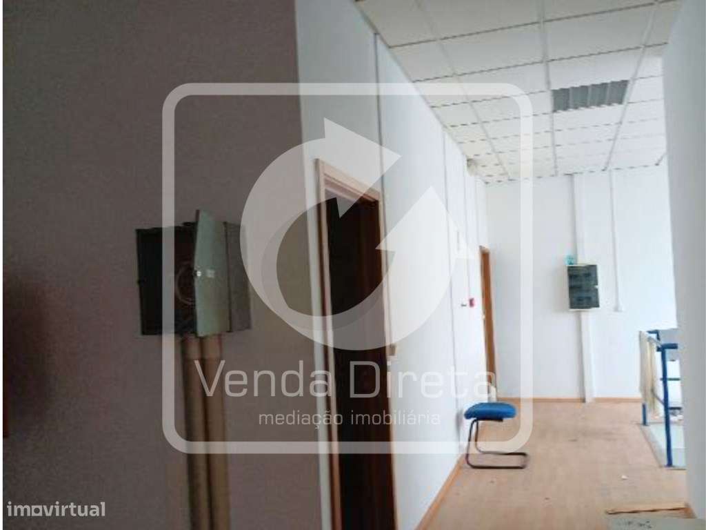 Armazém com 555 m² | 2 Pisos | Excelente Localização em Alverca do ...-8