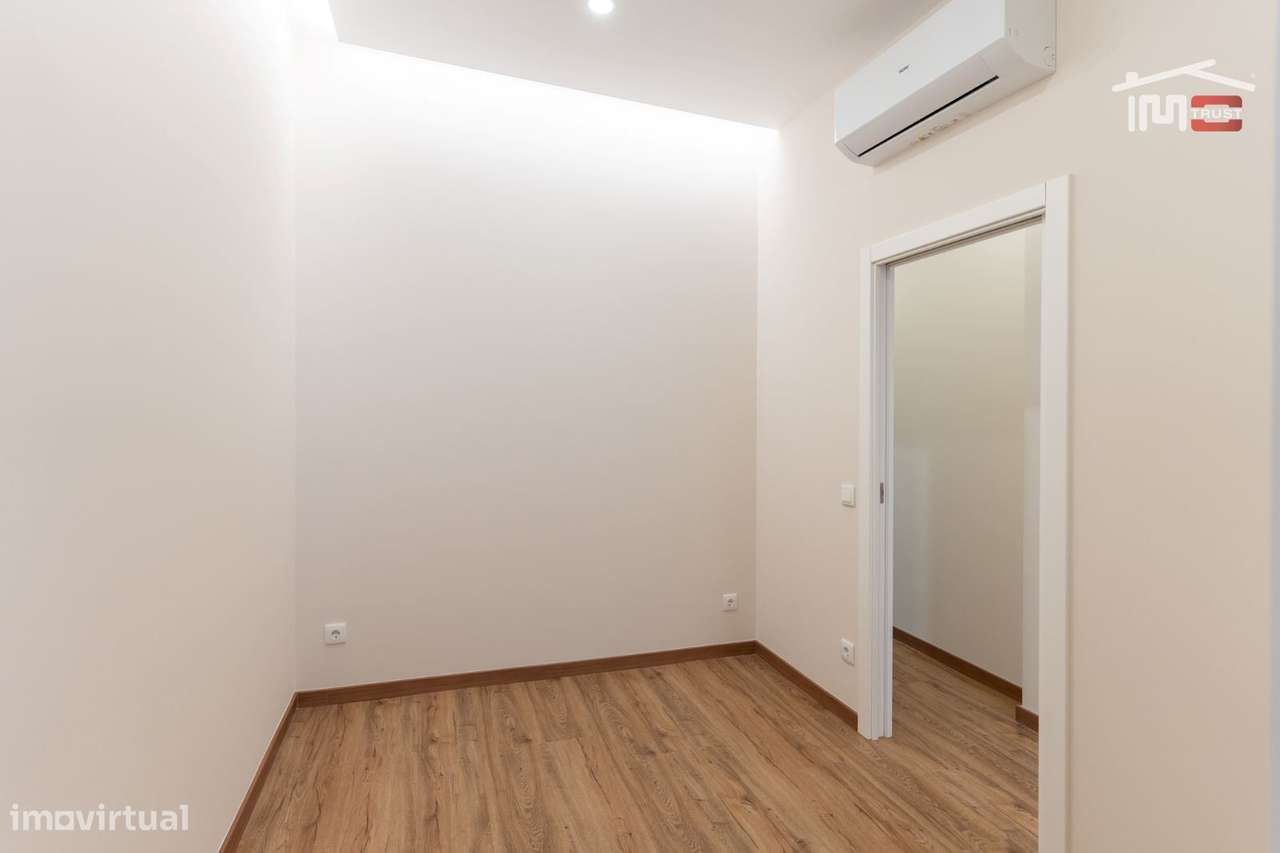 APARTAMENTO T1+1 TOTALMENTE MOBILADO EM FÁTIMA A 5 MINUTOS DO SANTU... - Grande imagem: 4/25