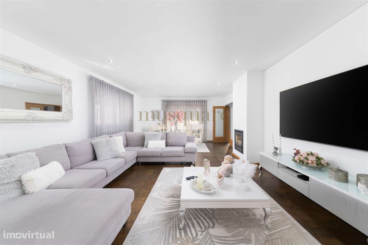 Moradia T4 geminada, com excelentes áreas, a 2 minutos do centro de Sa-9