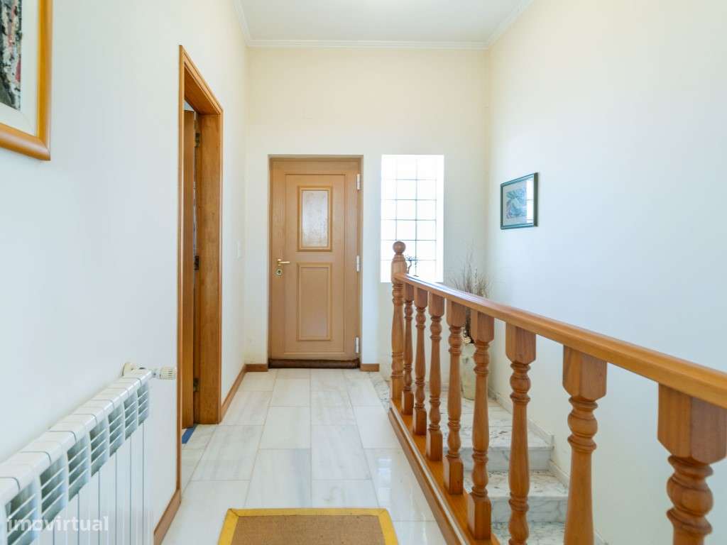 Moradia exclusiva com vista mar deslumbrante, piscina e localização...-14