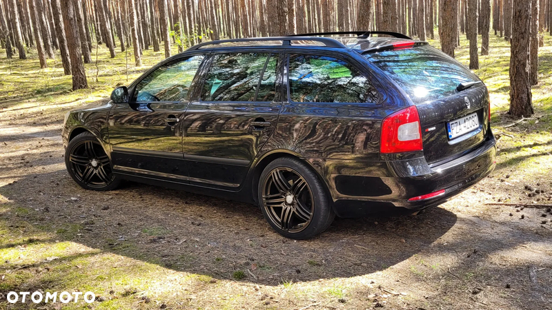 Skoda Octavia Combi 2.0 TDI CR DPF RS - 5