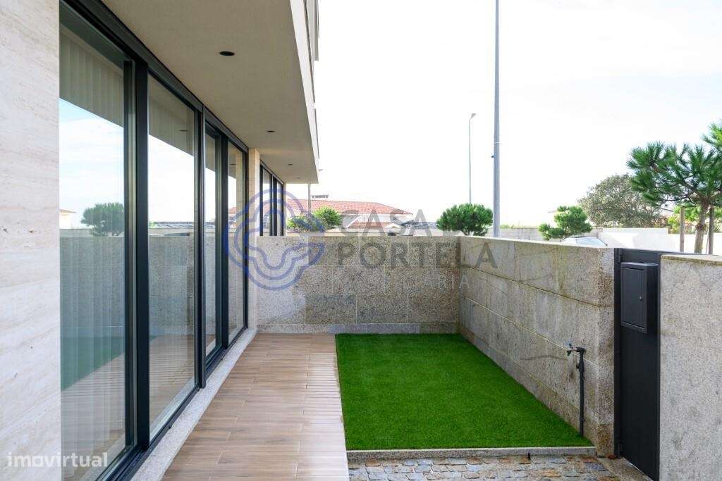 Moradia Geminada com Piscina – Entre o Mar e o Metro - Mindelo Vila - Grande imagem: 4/47