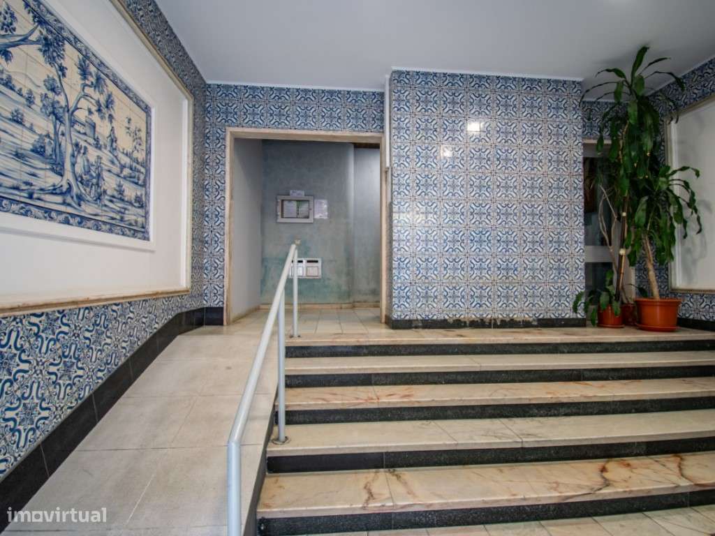 Apartamento T1 Renovado na Estrada de Benfica-25