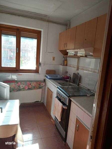 Vand apartament decomandat 3 camere, garaj, magazie lemne, beci - Imagine principală: 5/5