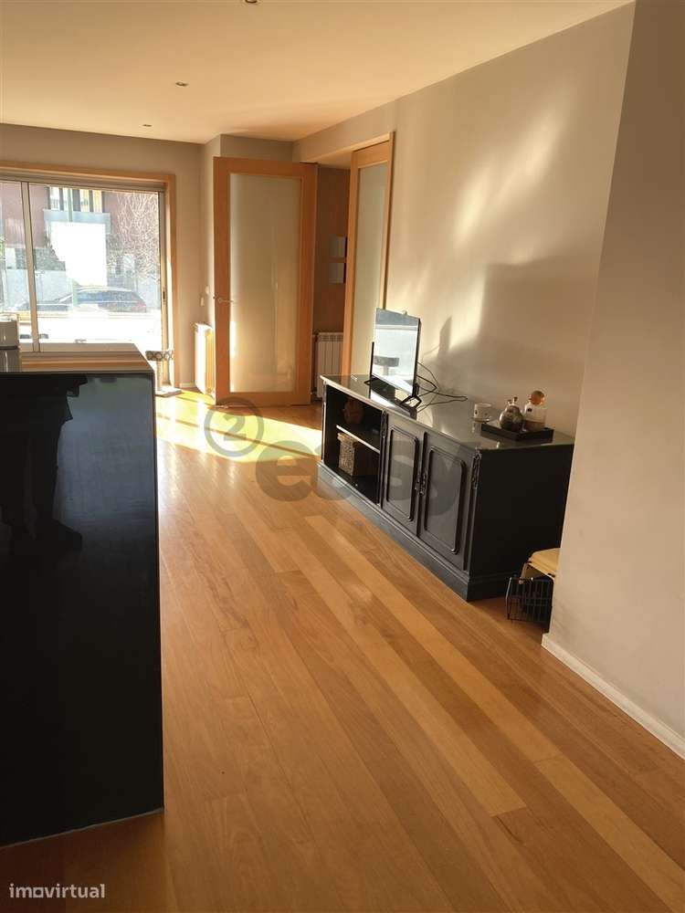 MORADIA EM BANDA T4 COM JARDIM-6