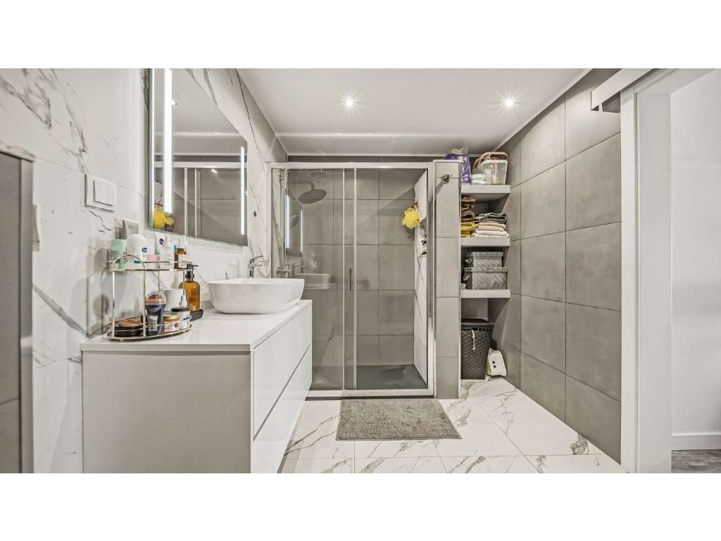 Apartamento T2 Totalmente Remodelado, com Garagem e Varanda - Fogue... - Grande imagem: 4/30