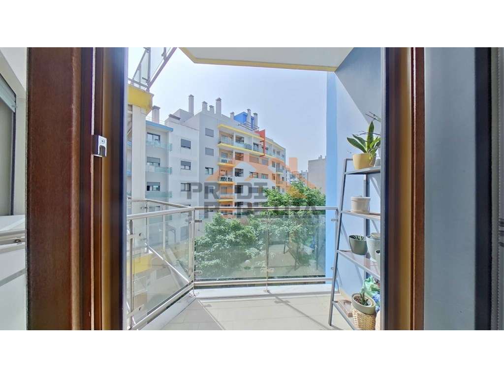 Situado na Urb. Jardim da Amoreira, Exclusivo T2 com vista desafoga...-4