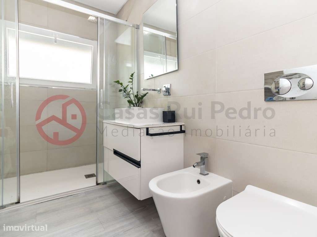 Moradia T3+2 Remodelada com garagem 740 m² de Terreno em St Antonio...-32