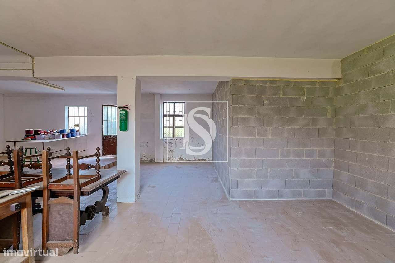 Moradia T4 c/ 376 m², jardim e riacho-27