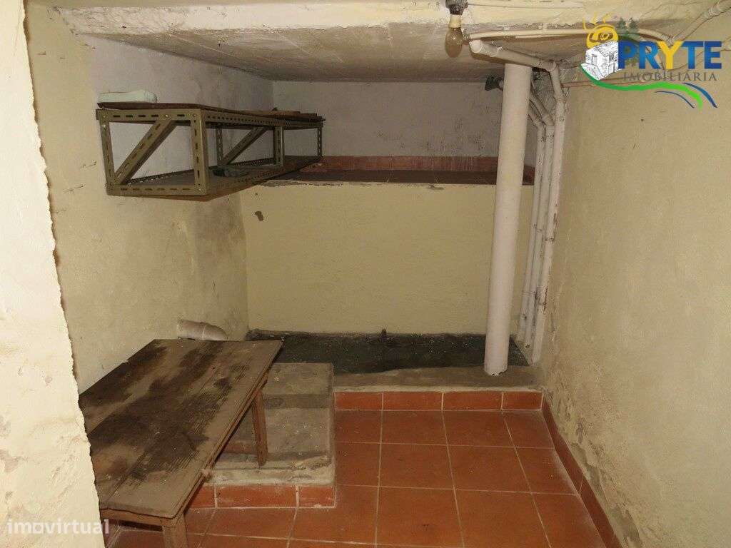 Moradia de tipologia T4 situada em Figueiró dos Vinhos-31