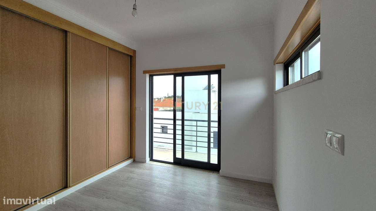 Moradia Isolada T5 de Arquitetura Moderna com Garagem – Quinta da Alem-7
