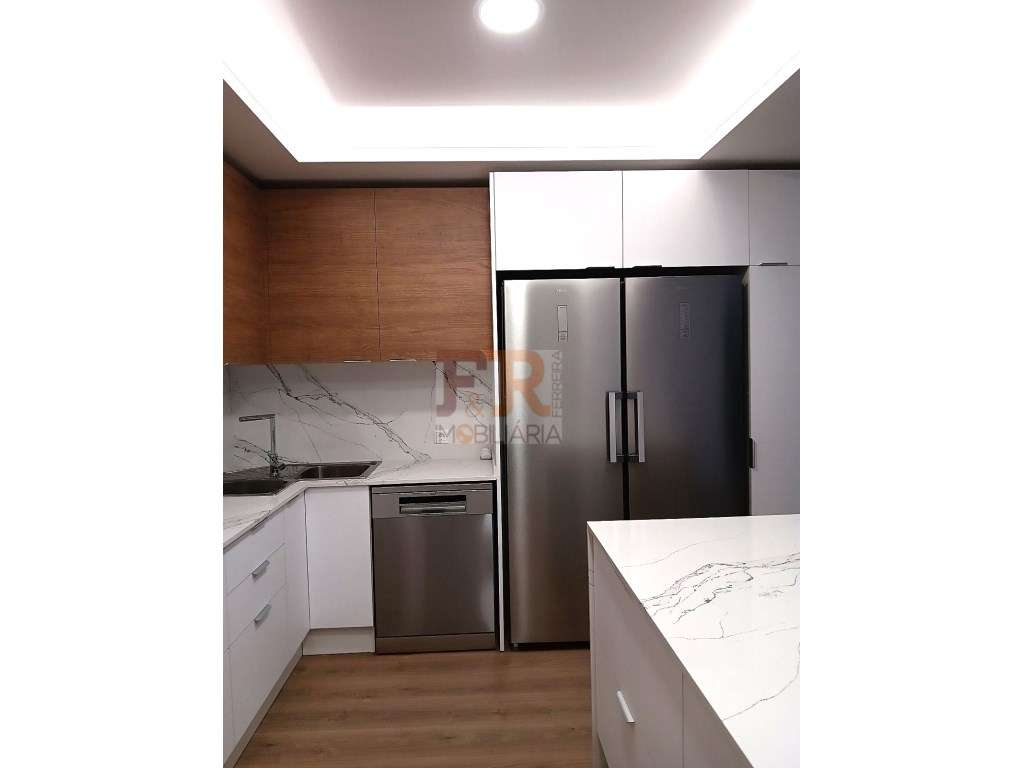 Moradia Pronta T4 com Garagem ,Ginásio e Piscina Sobreda-10