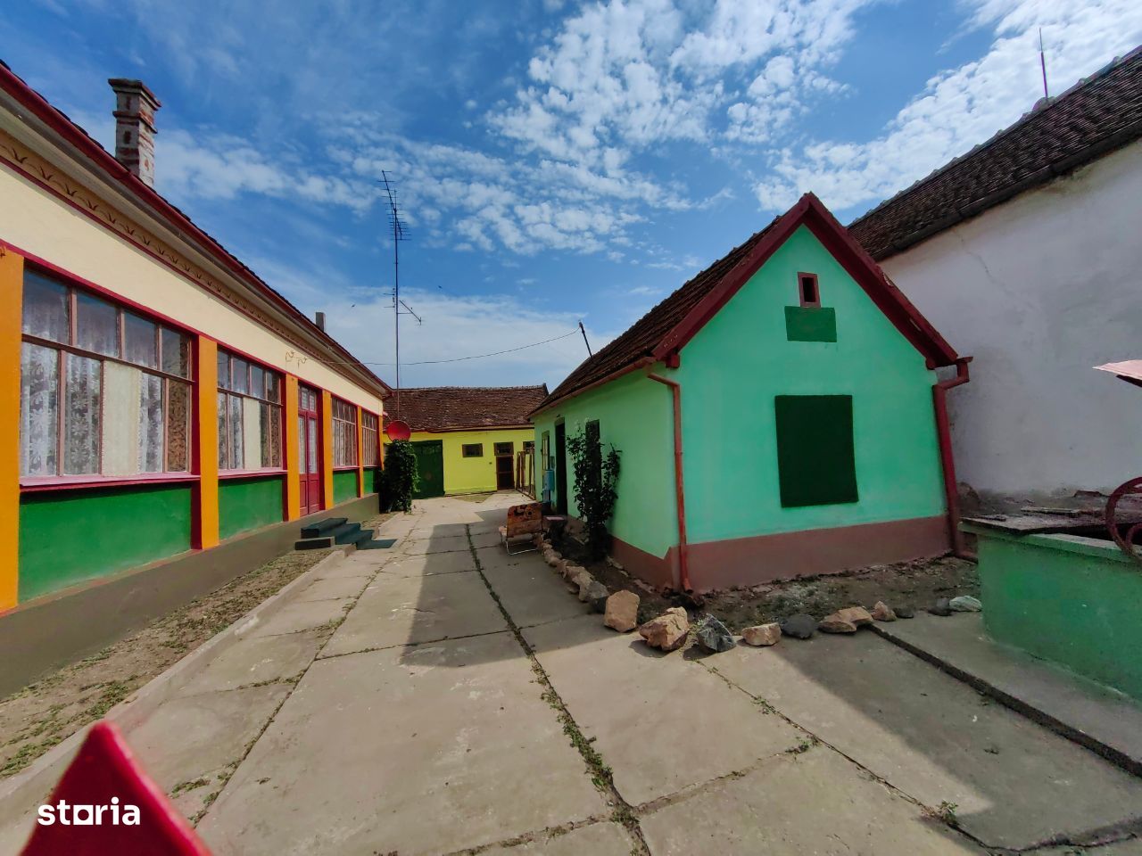 Casa traditionala, renovata, 3 camere, bucatarie, teren 2448 mp