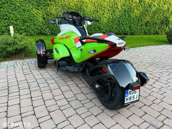 Can-Am Spyder - 6