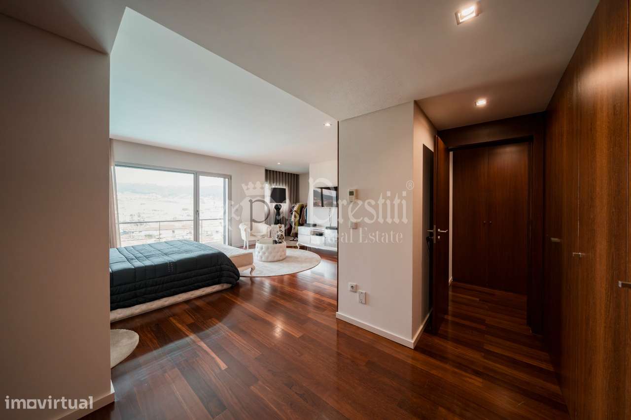 Moradia T4 com Vistas Deslumbrantes em Guimarães-16