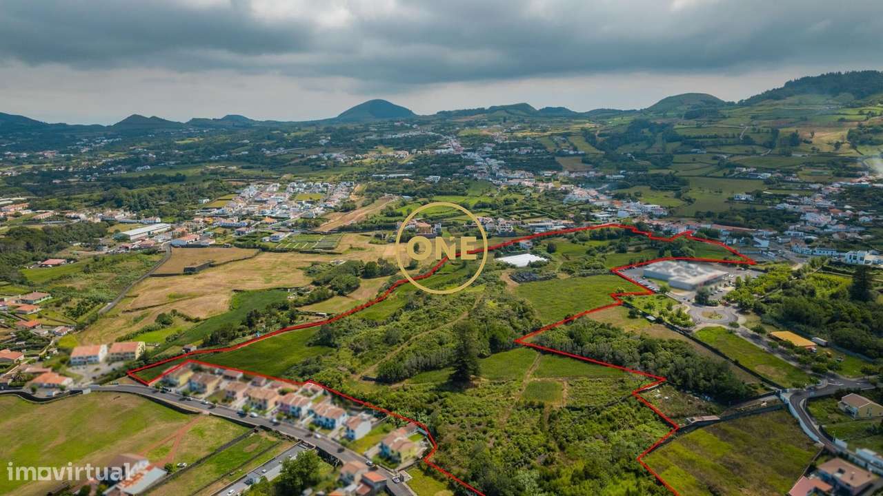 Potencial Inigualável no Centro das Capelas – Ponta Delgada, São Migue - Grande imagem: 4/14