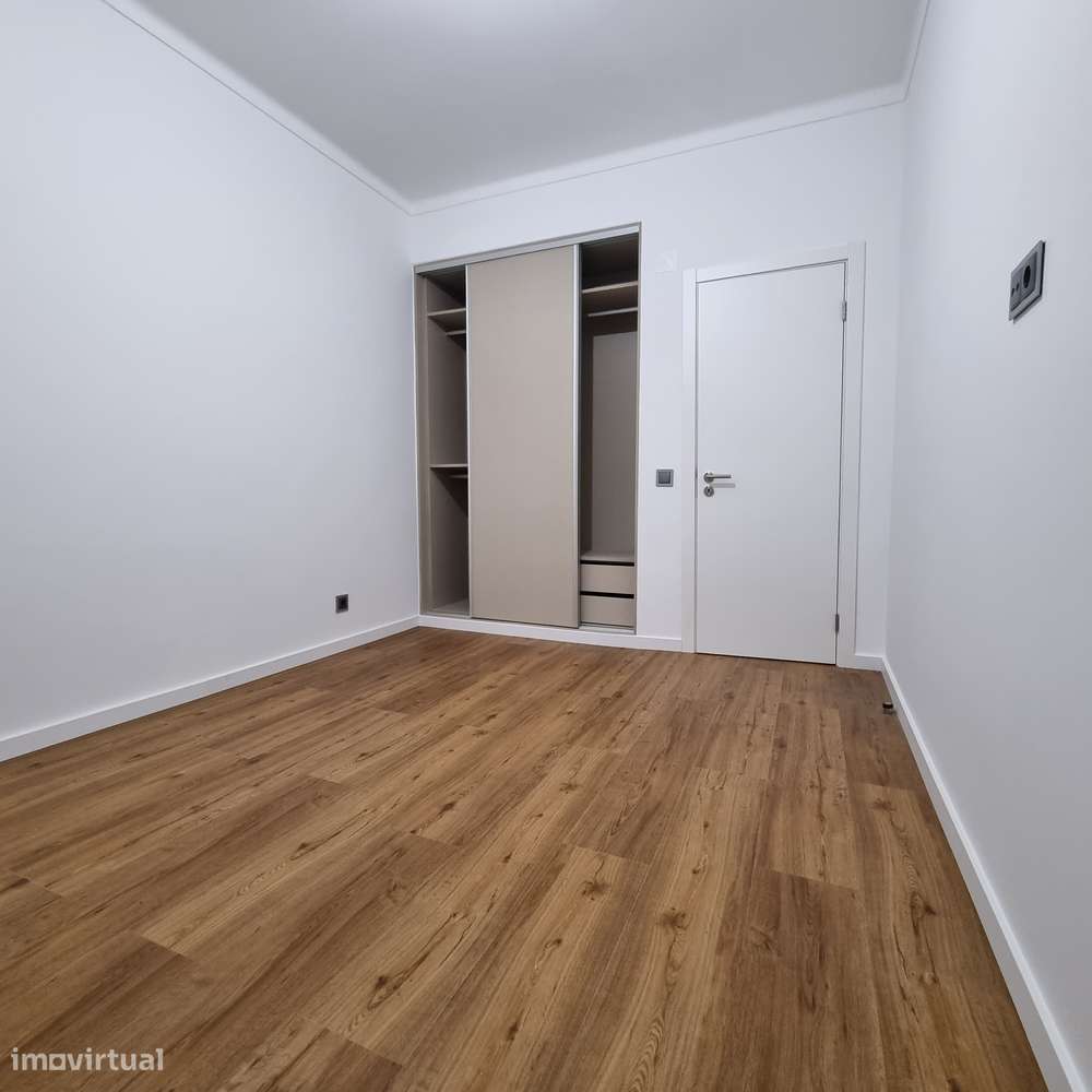 T3 MONTALVÃO Remodelado c/varanda-6