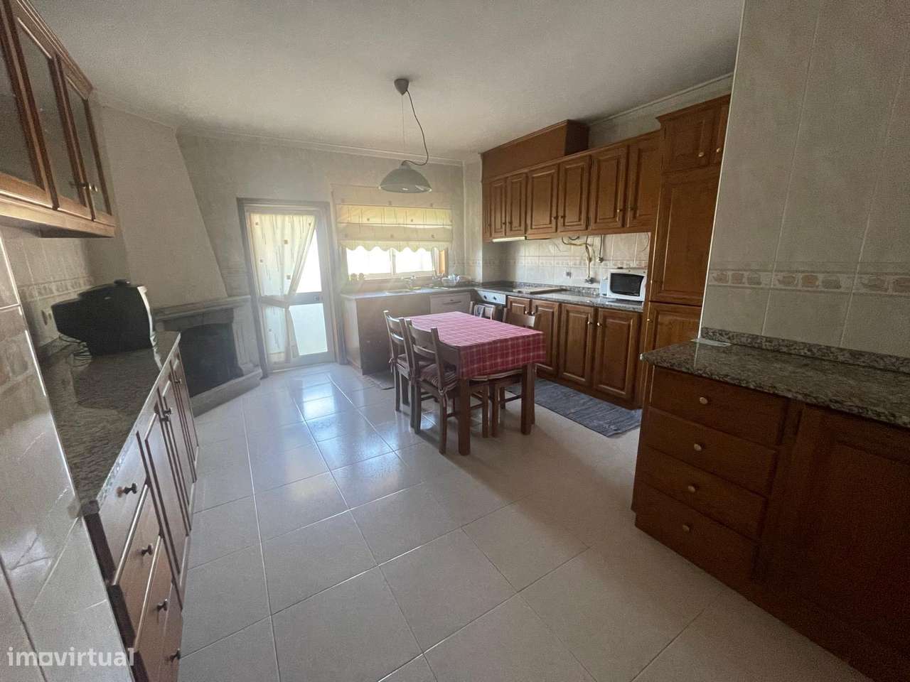 Apartamento T3 com boas áreas-3