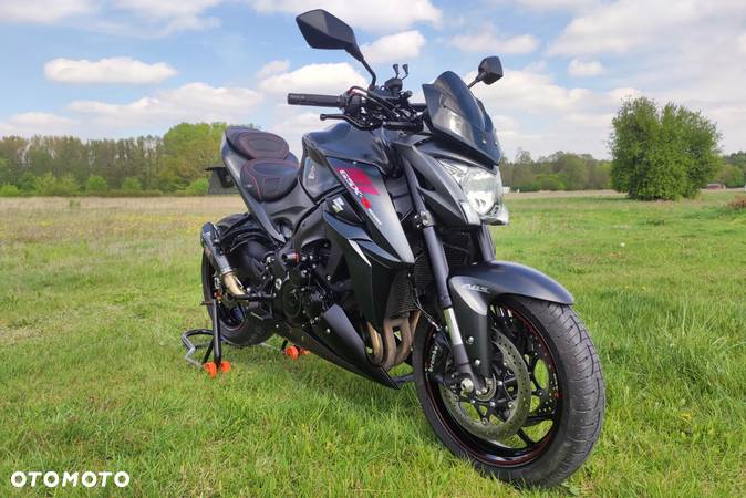 Suzuki GSX - 3