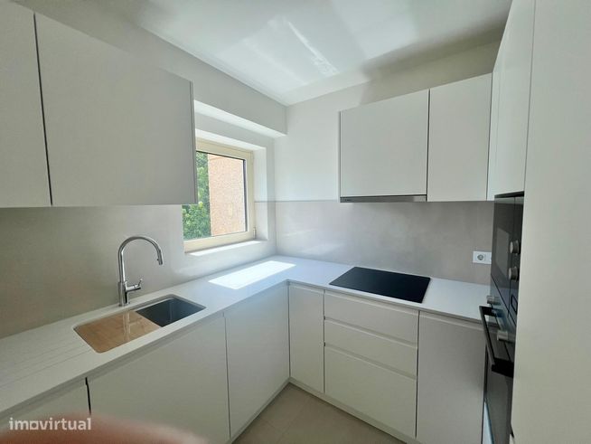 Venda de Apartamento T3 com garagem ao Campo Alegre-4