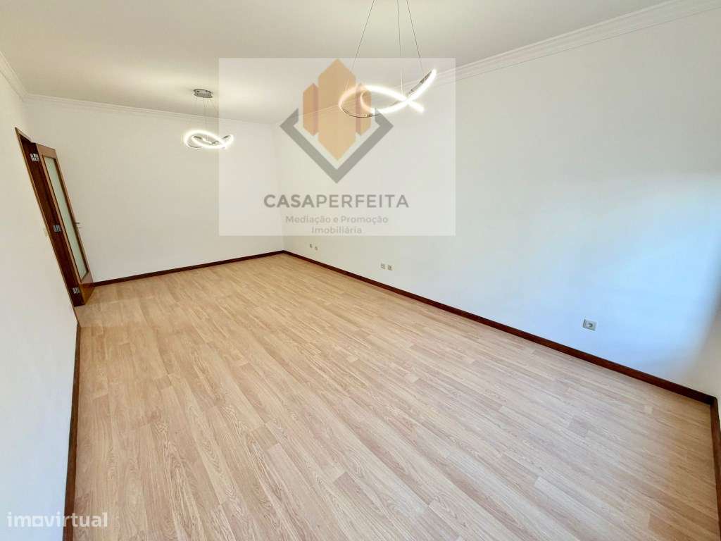 Fabuloso T2 Renovado com 100m2 - Próximo à Nova Linha de Metro e Es... - Grande imagem: 4/23