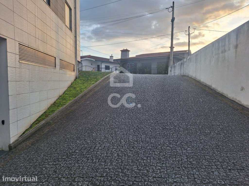 Apartamento T1, semi-novo, Lousado - Grande imagem: 3/24