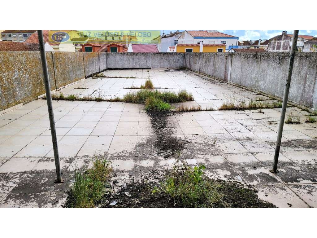 Prédio Urbano de R/C, 1º, 2º andares para Comércio em Cartaxo-28