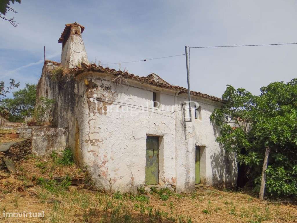 Monte alentejano com casa para recuperar na Serra de São Mamede - Grande imagem: 4/47