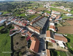 Fábrica de cerâmica localizada no centro de Vestiaria. - Grande imagem: 2/38