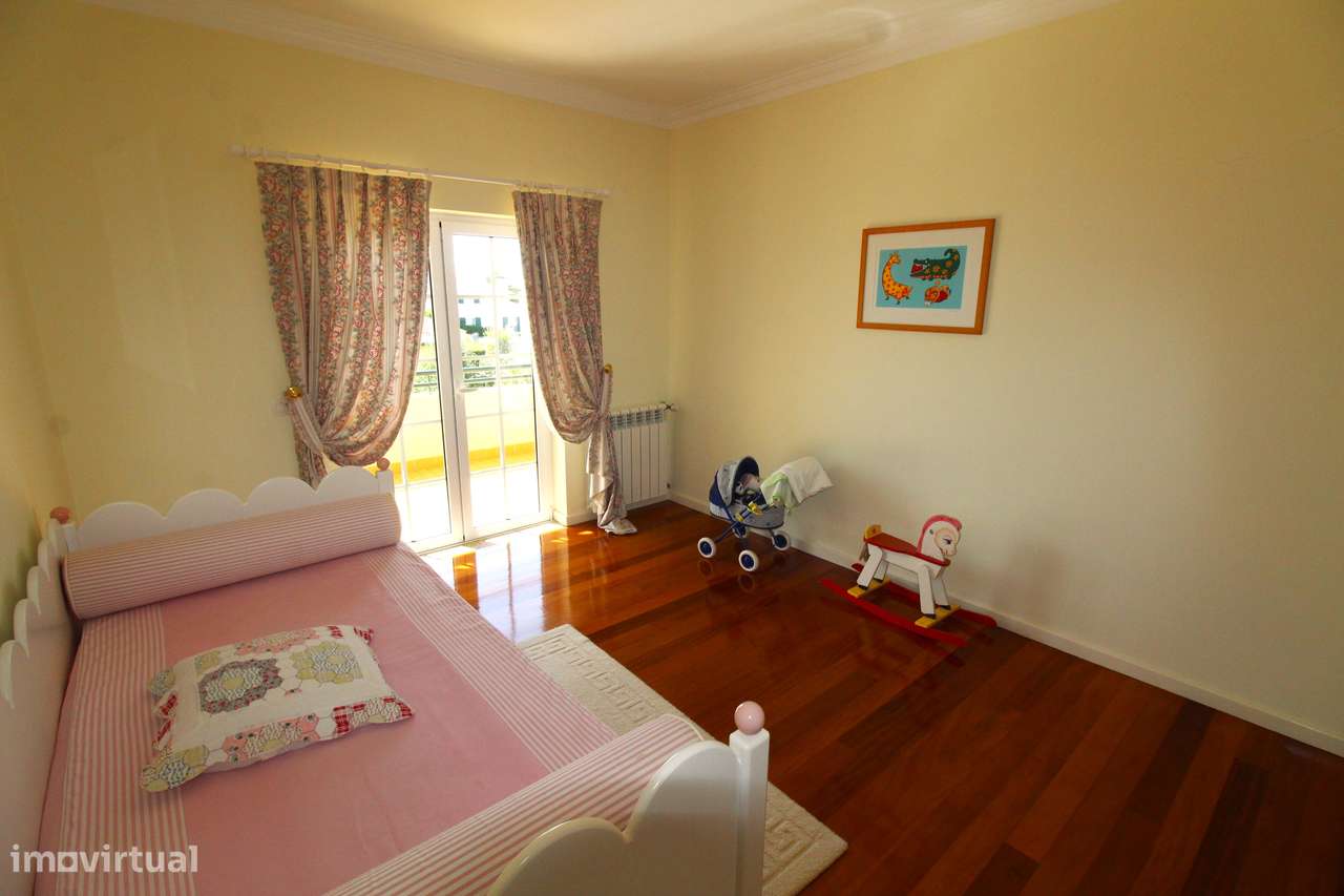 Elegante Moradia T4 Familiar-37