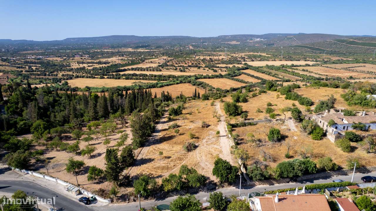 Terreno urbanizável de 6.440 m² em Paderne – Elevado potencial de dese-6