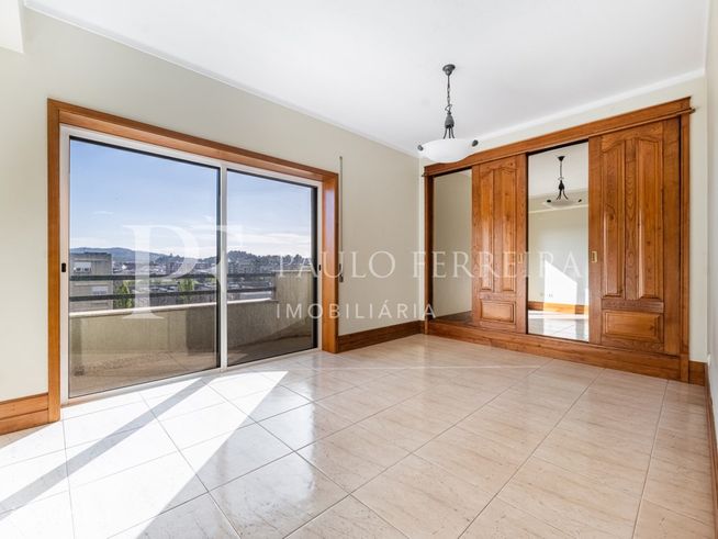 Apartamento T6 no centro de Famalicão-12