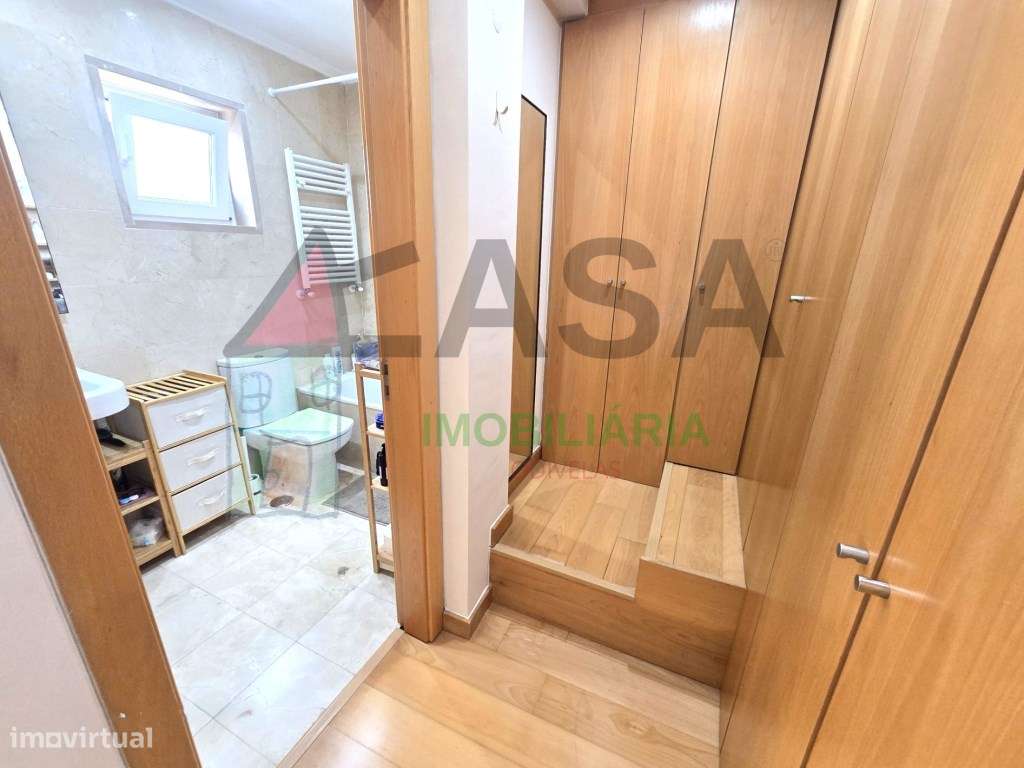 Moradia T4 com Terraço e Vista Desafogada em Loures-35