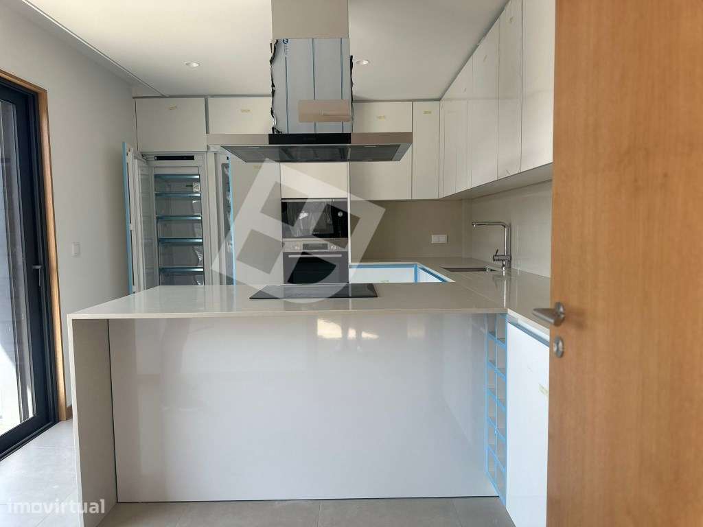 Apartamento T3 Duplex Novo c/ Terraço - Centro de Aveiro - Grande imagem: 3/27